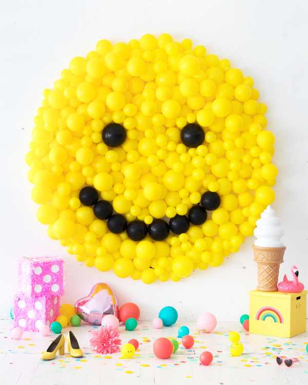 smiley balloon party backdrop